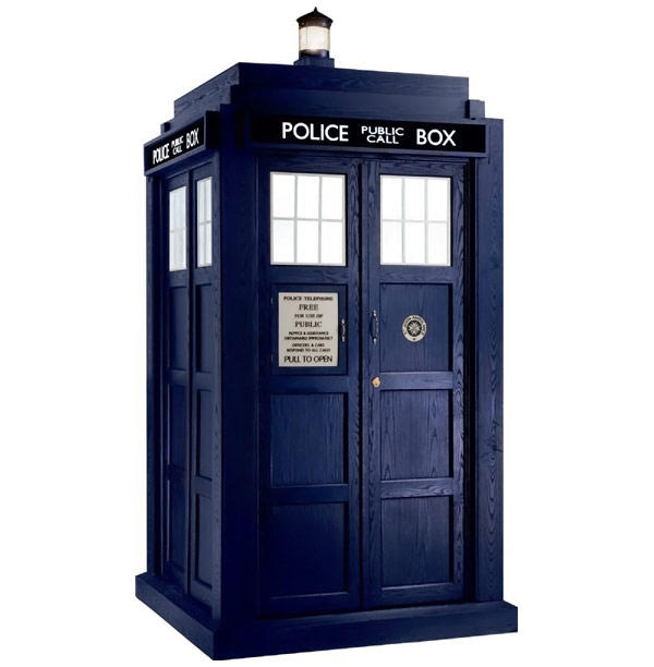 Doctor-Who-Life-Size-TARDIS-Stand-Up-Cut