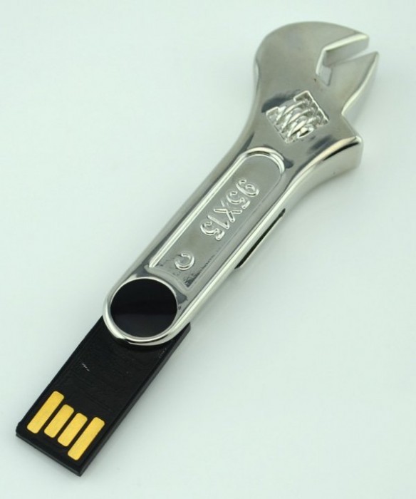 32GB Wrench USB Flash Drive