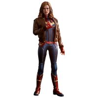 Captain Marvel Deluxe Scale Figure