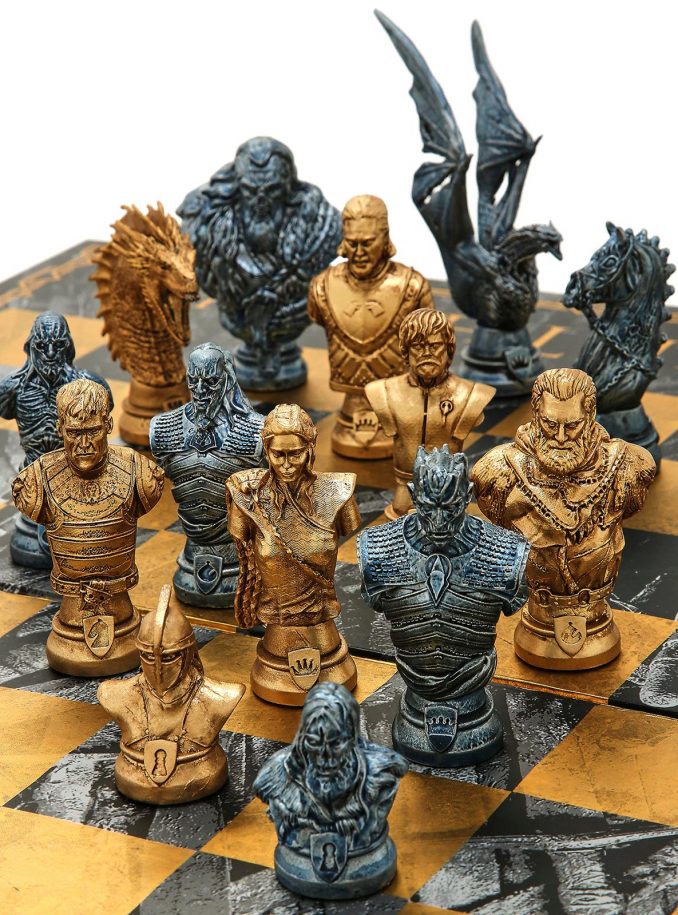  USAOPOLY Game of Thrones Collector's Chess Set  Collectible 32  Custom Sculpt Chess Pieces HBO Game of Thrones TV Characters : Toys & Games