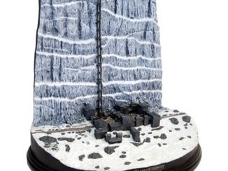 Game of Thrones Castle Black and the Wall Desktop Sculpture