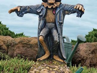 Garden Scarecrow Statue