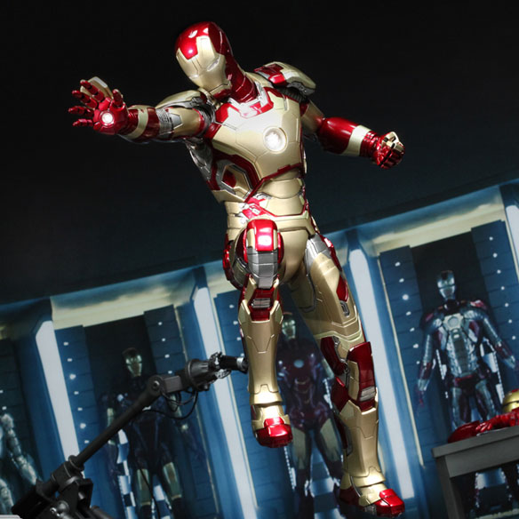 Iron Man Mark XLII Power Pose Series Sixth Scale Figure