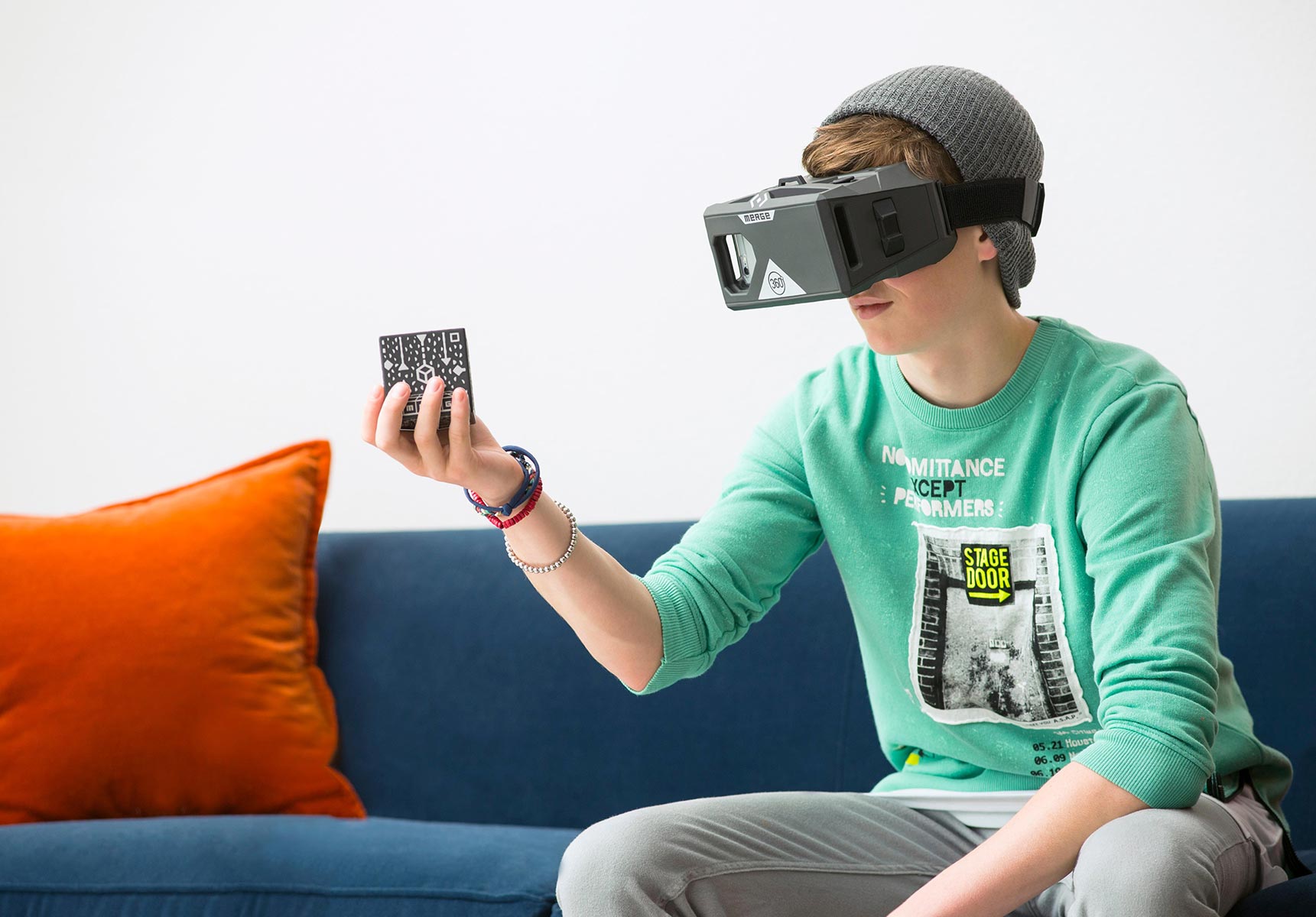 Курс реальность. VR дополненная реальность. Виртуальная реальность в маркетинге. VR И ar технологии. VR В маркетинге.