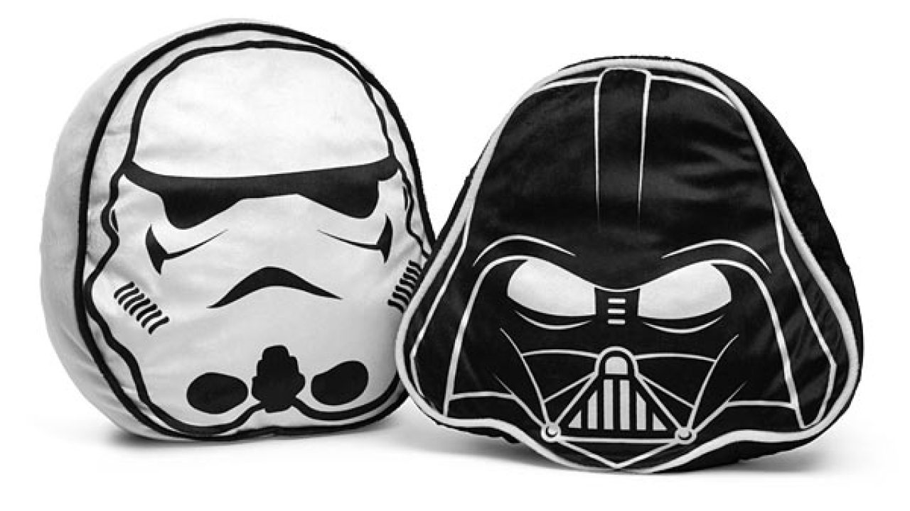https://www.geekalerts.com/u/Star-Wars-Throw-Pillow-Set-Darth-Vader-Stormtrooper-1280x720.jpg