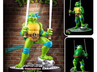 Teenage Mutant Ninja Turtles Leonardo on Defeated Mouser Statue