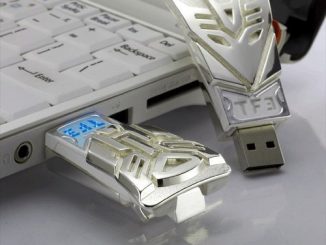 Transformers Autobot 8GB USB Flash Drive