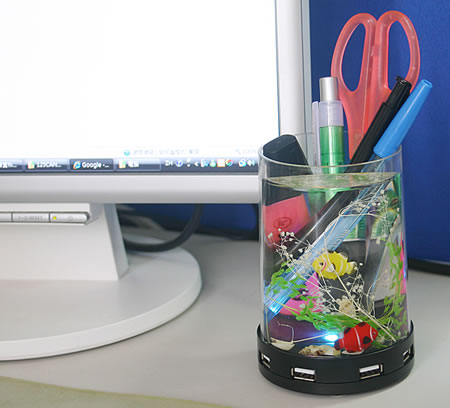 4-Port USB Hub with Aquarium and Pen Holder